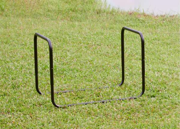 Stel til lille Tuff Tray sanse-legebord – robust metalstel til bakke og børns sanseleg.

