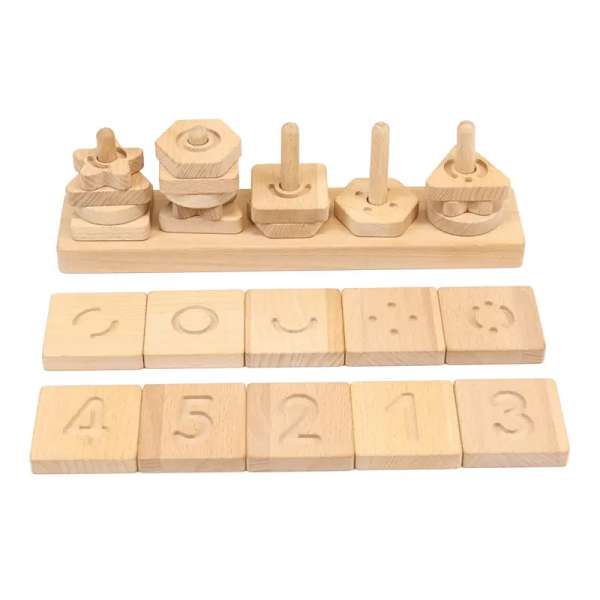 Stablespil med taktile former – udvikler koncentration og motoriske færdigheder.

