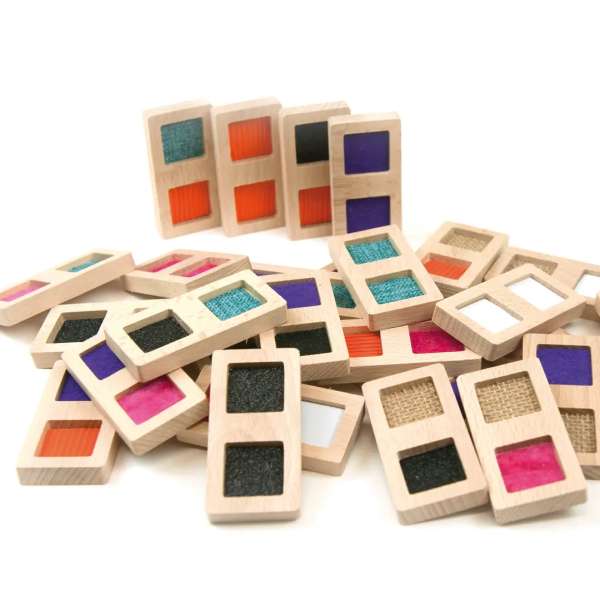 Sensorisk domino med teksturer fra Andreu Toys – pædagogisk læringslegetøj til børn.

