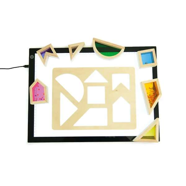 Detalje af puslespil med lyd – robuste træbrikker med sansefokus.

