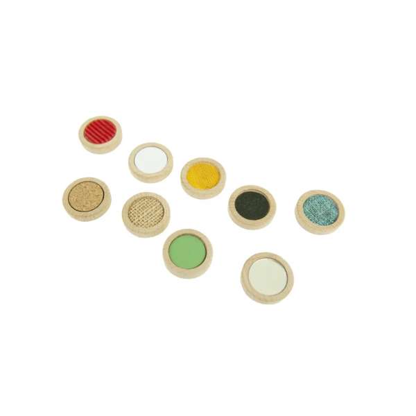 Alle brikker og bræt fra Andreu Toys sensorisk skydebræt – taktilt logikspil i træ.

