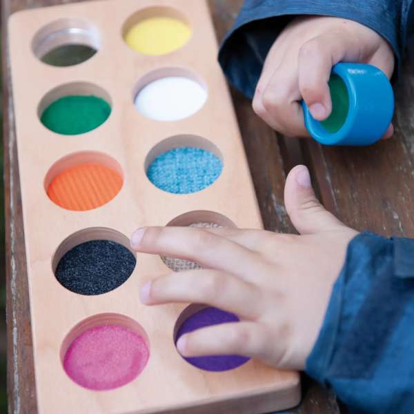 Taktile træklodser fra Andreu Toys – farverige brikker til børns leg og læring.

