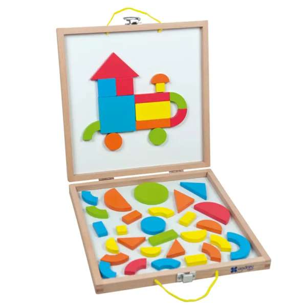 Farverige magnetiske brikker og mønsterkort – stimulerer finmotorik og koncentration.


