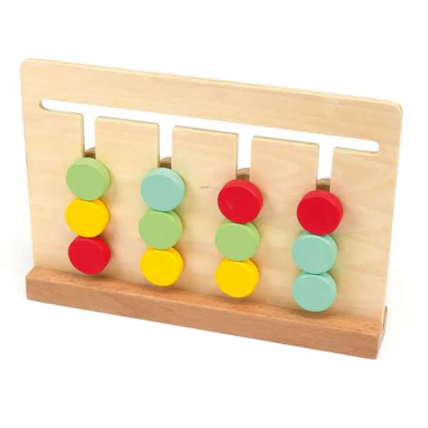 Spillet opsat med alle mønsterkort – farve- og formmatch til børns leg.

