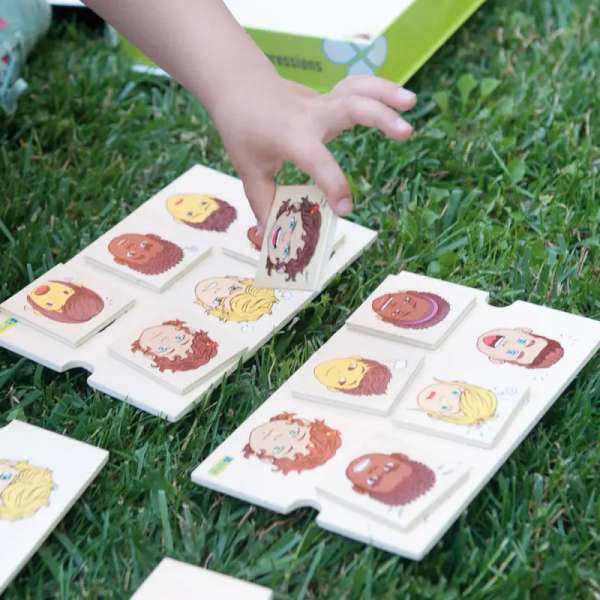 Ansigtsudtryk billedlotteri fra Andreu Toys – læringsspil med forskellige følelser.

