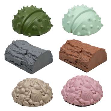 Billedet viser indholdet i pakken med balancesten fra muffik: 2x Kastanje Balancesten (mint og grøn)
2x Strandskaller Balancesten (rosa og beige)
2x Træstamme Balancesten (brun og grafit)