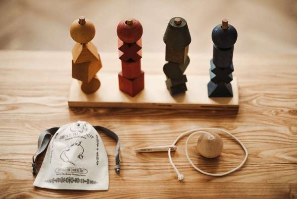 Regnbue stablelegetøj xl med snor og træ-nål