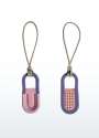 Chewy Fidget i Easing Rosa med strop, vist fra begge sider med forskellige taktile overflader.