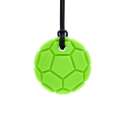 Limegrøn ARK Soccer Ball tyggehalskæde med fodboldmønster – terapeutisk bidesmykke til mundmotorik og sensorisk støtte.

