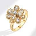 Camellia fidgetring med guldfarvet blomst og bevægeligt design – stilfuld anxiety ring til afslapning, fokus og diskret fidgeting.