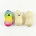 Squishy Peanut – blød slow-rise fidget formet som en jordnød med søde kawaii ansigter – squishy til sansestimulering, koncentration og uro i hænderne.

