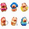 Squishy kapivar nøglering i seks sjove varianter og farverige designs – lille blød kapivar fidget til at klemme på og have med på farten.